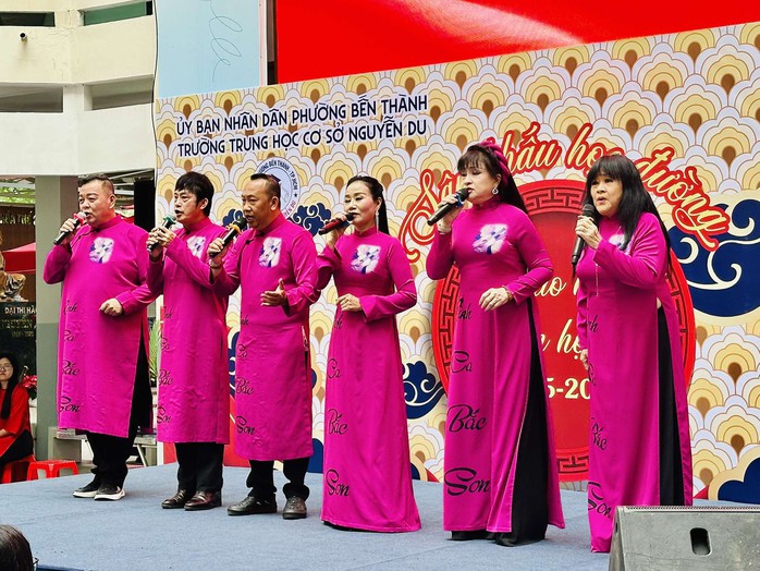 "Sân khấu học đường" khởi động tại TP HCM: Lan tỏa tình yêu âm nhạc và nghệ thuật dân tộc- Ảnh 1. "Sân khấu học đường" khởi động tại TP HCM: Lan tỏa tình yêu âm nhạc và nghệ thuật dân tộc- Ảnh 1.
