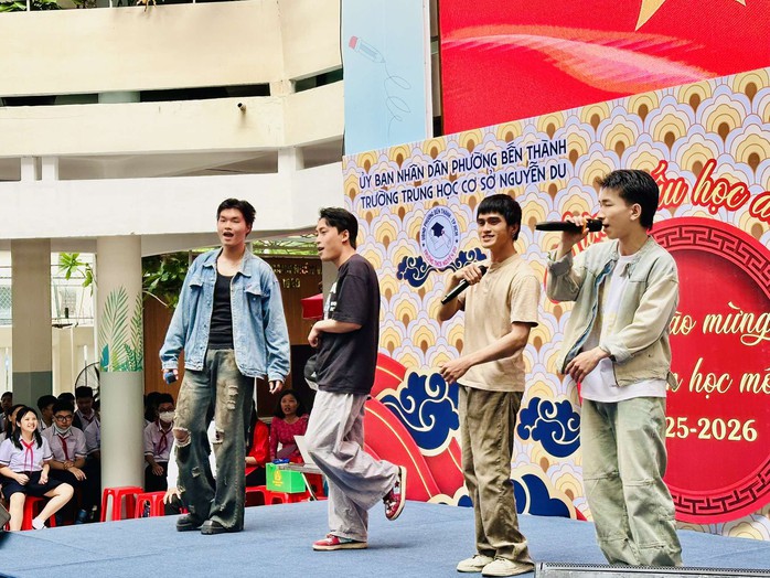 "Sân khấu học đường" khởi động tại TP HCM: Lan tỏa tình yêu âm nhạc và nghệ thuật dân tộc- Ảnh 5. "Sân khấu học đường" khởi động tại TP HCM: Lan tỏa tình yêu âm nhạc và nghệ thuật dân tộc- Ảnh 5.