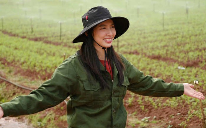 Phản hồi của Sen Vàng về hợp đồng của Hoa hậu Thùy Tiên với kẹo Kera- Ảnh 1. Phản hồi của Sen Vàng về hợp đồng của Hoa hậu Thùy Tiên với kẹo Kera- Ảnh 1.