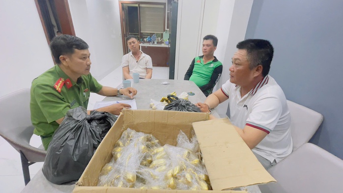 Đổi chiếc nhẫn 5.000 USD lấy cổ vật bằng vàng, bà cụ ở Huế tá hỏa vì bị lừa - Ảnh 1.