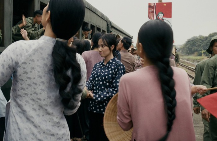 Soi dàn "cameo" TikToker tên tuổi trong "Mưa đỏ"- Ảnh 1. Soi dàn "cameo" TikToker tên tuổi trong "Mưa đỏ"- Ảnh 1.