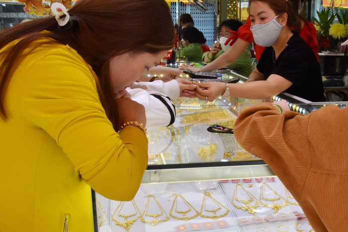 Giá vàng hôm nay 10-9: Vàng thế giới hạ nhiệt- Ảnh 1. Giá vàng hôm nay 10-9: Vàng thế giới hạ nhiệt- Ảnh 1.