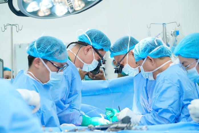 Ca ghép tim xuyên đêm, giành lại nhịp đập cho thiếu niên 16 tuổi - Ảnh 3.