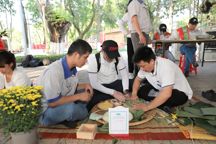 Người nhận thưởng hậu hĩnh, người l&agrave;m xuy&ecirc;n lễ hưởng lương gấp 3-4 lần dịp Tết Dương lịch - Ảnh 2.