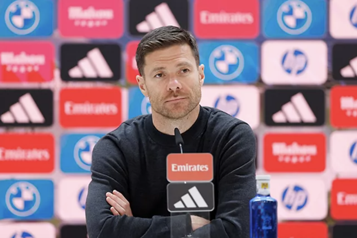 Real Madrid đối mặt "ba trận chung kết", ghế n&oacute;ng HLV Xabi Alonso lung lay - Ảnh 1.