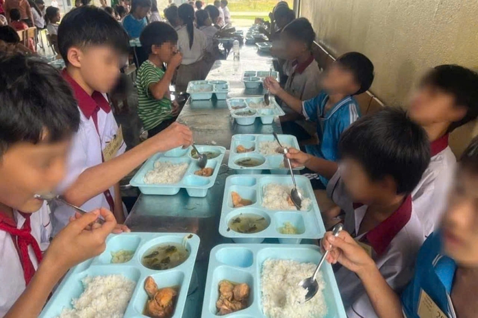 Dự án Nuôi em Tại Đắk Lắk chậm trễ hỗ trợ suất ăn cho học sinh - Ảnh 1. Dự án Nuôi em Tại Đắk Lắk chậm trễ hỗ trợ suất ăn cho học sinh - Ảnh 1.
