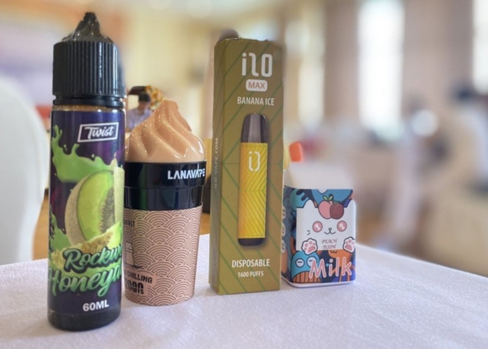 H&uacute;t, chứa chấp người d&ugrave;ng thuốc l&aacute; điện tử bị phạt tới 10 triệu đồng - Ảnh 4.