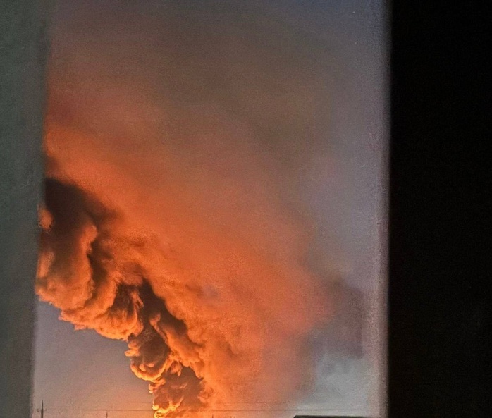 Giao thừa trong tiếng c&ograve;i b&aacute;o động tại Nga v&agrave; Ukraine - Ảnh 2.