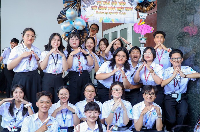 Trường ĐH tổ chức học online để sinh vi&ecirc;n đ&oacute;n Tết "thả ga"  - Ảnh 1.