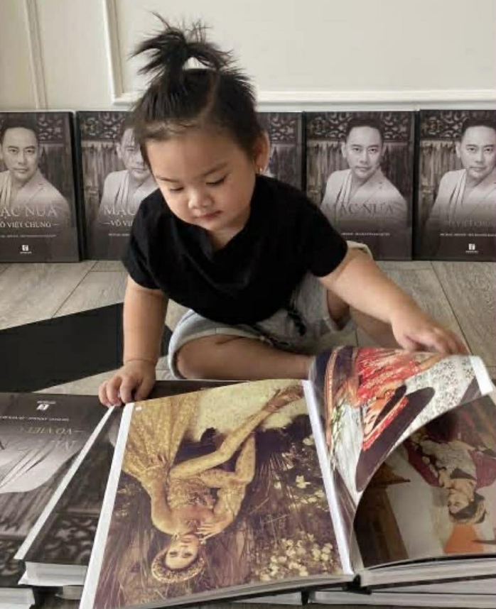 NTK V&otilde; Việt Chung trao tặng tiền b&aacute;n s&aacute;ch "Mặc Nưa" cho "Mai V&agrave;ng tri &acirc;n", "Mai V&agrave;ng nh&acirc;n &aacute;i" - Ảnh 3.