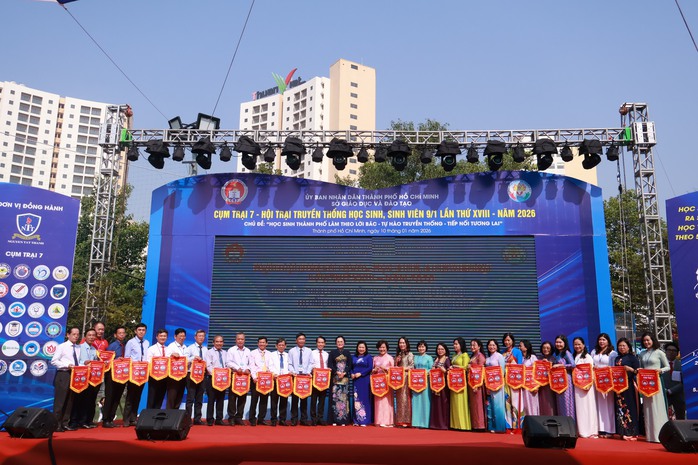 Gần 15.000 học sinh ti&ecirc;u biểu TPHCM dự Hội trại truyền thống sau s&aacute;p nhập  - Ảnh 2.