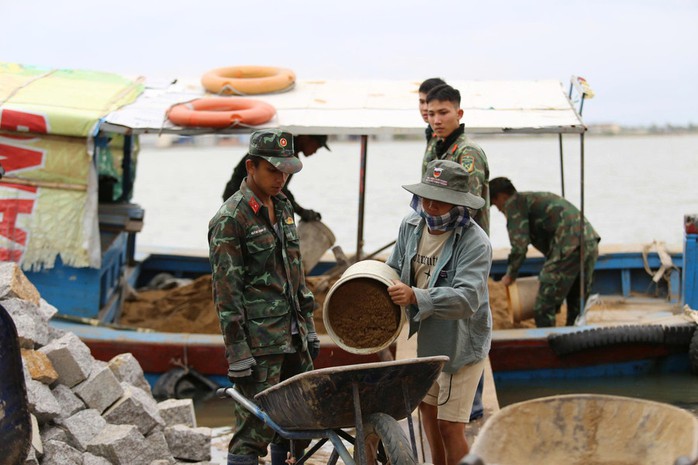 B&agrave;n giao gần 350 căn nh&agrave; trong &ldquo;Chiến dịch Quang Trung&rdquo; cho người d&acirc;n Gia Lai, Đ&agrave; Nẵng, Đắk Lắk - Ảnh 1.