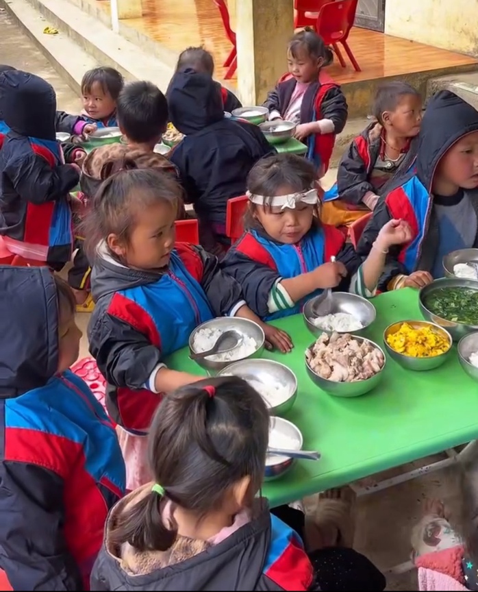 Cuộc thi viết &ldquo;L&Ograve;NG TỐT QUANH TA&rdquo;: Sứ giả của nụ cười - Ảnh 3.