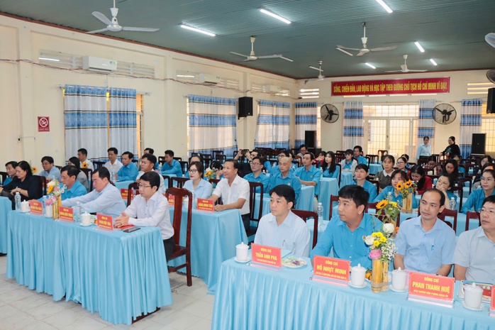 C&ocirc;ng đo&agrave;n x&atilde; B&igrave;nh Mỹ chi hơn 1,3 tỉ đồng chăm lo đo&agrave;n vi&ecirc;n - Ảnh 1.