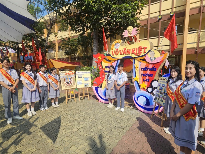 Gần 15.000 học sinh ti&ecirc;u biểu TPHCM dự Hội trại truyền thống sau s&aacute;p nhập  - Ảnh 4.