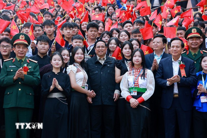 Thủ tướng mong muốn học sinh d&acirc;n tộc thiểu số ấp ủ ước mơ, ho&agrave;i b&atilde;o v&agrave; kh&aacute;t vọng vươn l&ecirc;n - Ảnh 4.