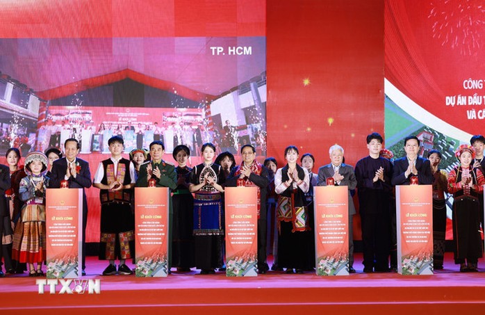 Thủ tướng mong muốn học sinh d&acirc;n tộc thiểu số ấp ủ ước mơ, ho&agrave;i b&atilde;o v&agrave; kh&aacute;t vọng vươn l&ecirc;n - Ảnh 2.