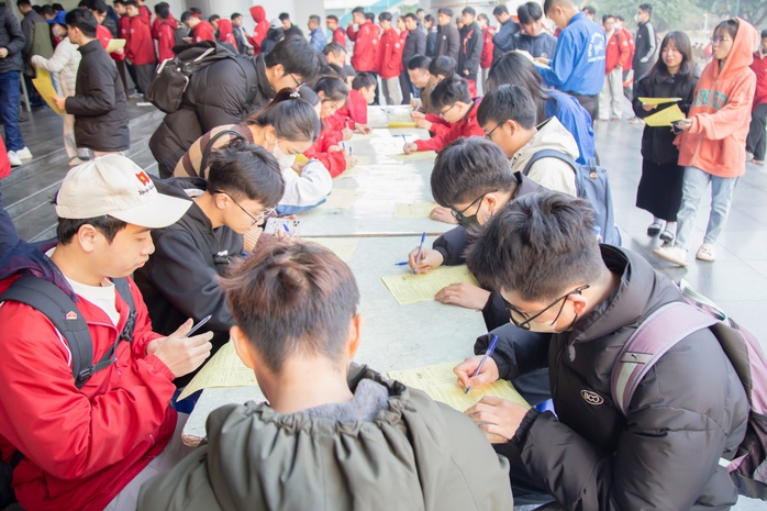 Điều đặc biệt trong Chủ nhật Đỏ tại Đại học B&aacute;ch khoa H&agrave; Nội - Ảnh 12.