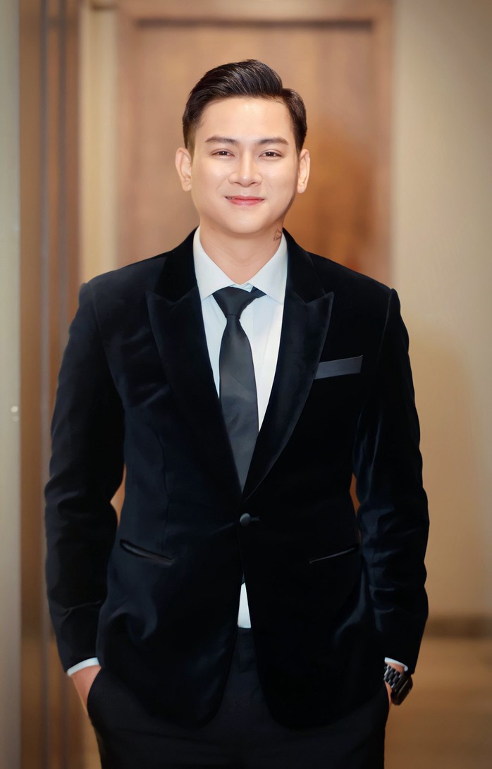 Ho&agrave;i L&acirc;m h&aacute;t nhạc phim "Chiến Nam: Ve sầu tho&aacute;t x&aacute;c" - Ảnh 1.