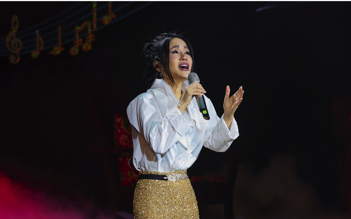 Ngọc Anh thăng hoa, Hồng Nhung nhận tr&agrave;ng ph&aacute;o tay kh&ocirc;ng ngớt trong concert đầu năm - Ảnh 1.
