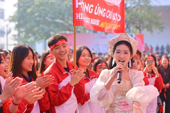 Điều đặc biệt trong Chủ nhật Đỏ tại Đại học B&aacute;ch khoa H&agrave; Nội - Ảnh 2.