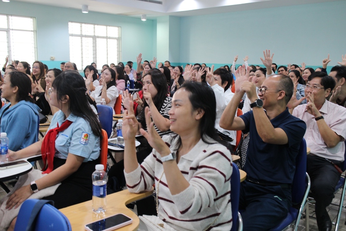 Đi tìm sợi dây kết nối giữa cha mẹ và con - Ảnh 2.