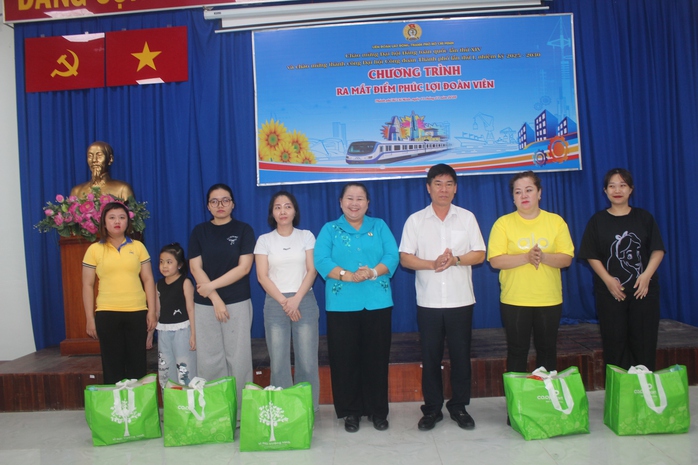 LĐLĐ TPHCM ra mắt Điểm ph&uacute;c lợi đo&agrave;n vi&ecirc;n để chăm lo cho đo&agrave;n vi&ecirc;n - lao động - Ảnh 4.