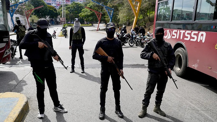 D&acirc;n qu&acirc;n vũ trang truy qu&eacute;t người Mỹ tại Venezuela, Mỹ cảnh b&aacute;o - Ảnh 1.