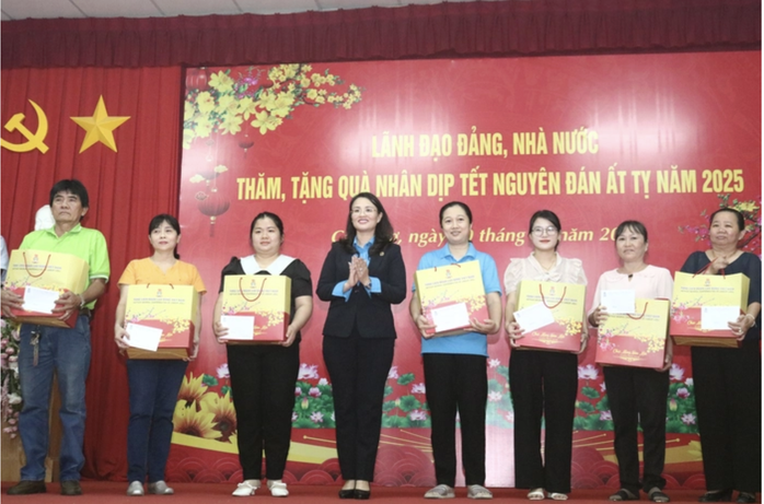 C&ocirc;ng nh&acirc;n ở Cần Thơ đ&oacute;n Tết ấm l&ograve;ng với loạt ch&iacute;nh s&aacute;ch hỗ trợ đặc biệt - Ảnh 2.