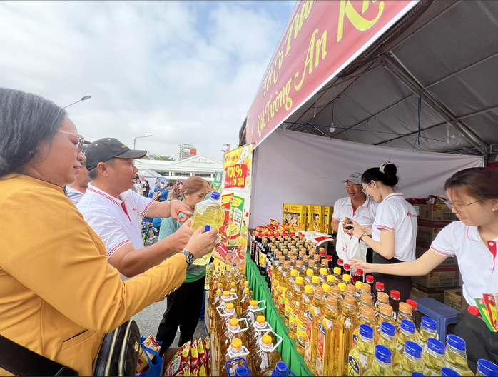 C&ocirc;ng nh&acirc;n ở Cần Thơ đ&oacute;n Tết ấm l&ograve;ng với loạt ch&iacute;nh s&aacute;ch hỗ trợ đặc biệt - Ảnh 3.