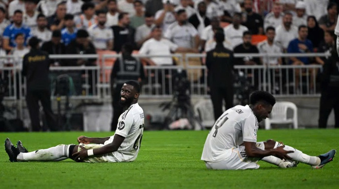 Real Madrid gặp kh&oacute; trước đại chiến với Barcelona - Ảnh 1.