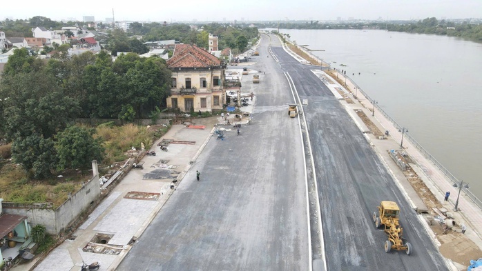 Đường ven s&ocirc;ng Đồng Nai sắp th&ocirc;ng xe - Ảnh 1.