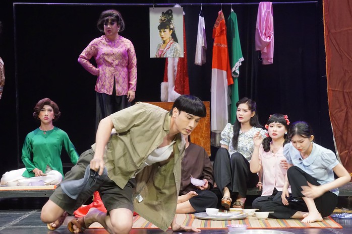 Minh Dự, Phương Lan, Thuận Nguyễn hội ngộ trong "G&aacute;nh h&aacute;t về khuya" tại S&acirc;n khấu Thế giới trẻ - Ảnh 4.