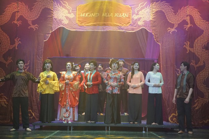 Minh Dự, Phương Lan, Thuận Nguyễn hội ngộ trong "G&aacute;nh h&aacute;t về khuya" tại S&acirc;n khấu Thế giới trẻ - Ảnh 2.