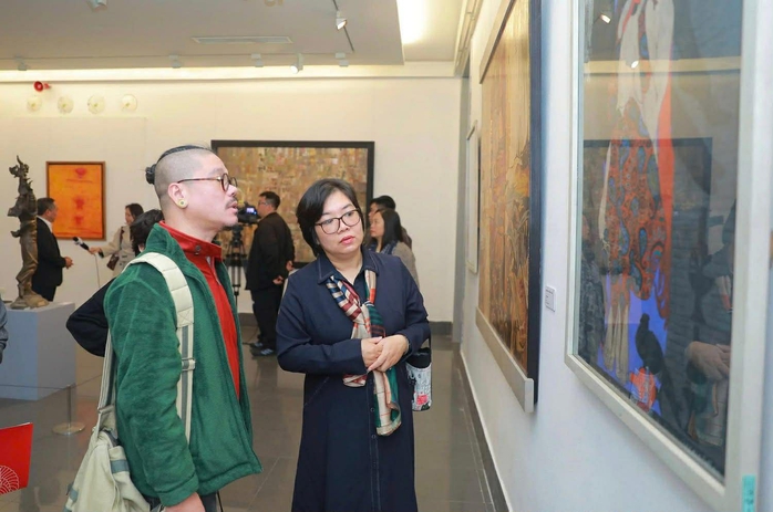 Gần 1.000 t&aacute;c phẩm t&igrave;m được "ng&ocirc;i nh&agrave; chung", niềm vui lớn của c&aacute;c thế hệ họa sĩ Việt - Ảnh 3.