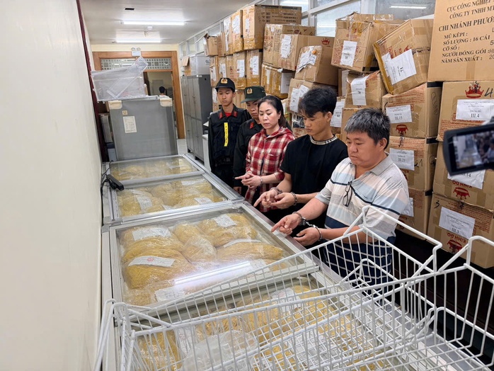 C&ocirc;ng an TPHCM bắt chủ hộ kinh doanh Ch&acirc;u Ph&aacute;t - Ảnh 1.