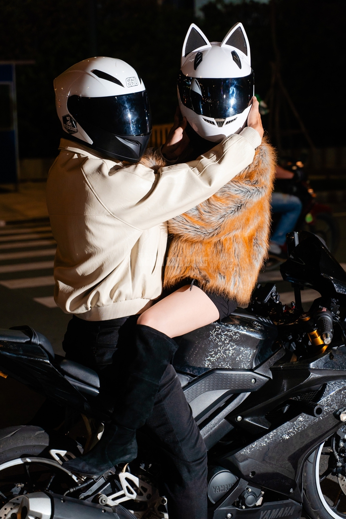 VIDEO: &ldquo;Cơn sốt&rdquo; quay phim c&ugrave;ng m&ocirc; t&ocirc; ph&acirc;n khối lớn tr&ecirc;n cầu Ba Son - Ảnh 14.