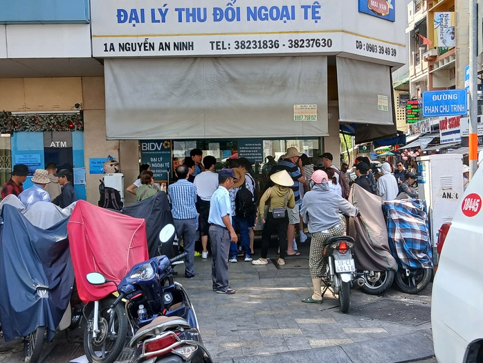 Đổi ngoại tệ phải đ&uacute;ng chỗ - Ảnh 1.