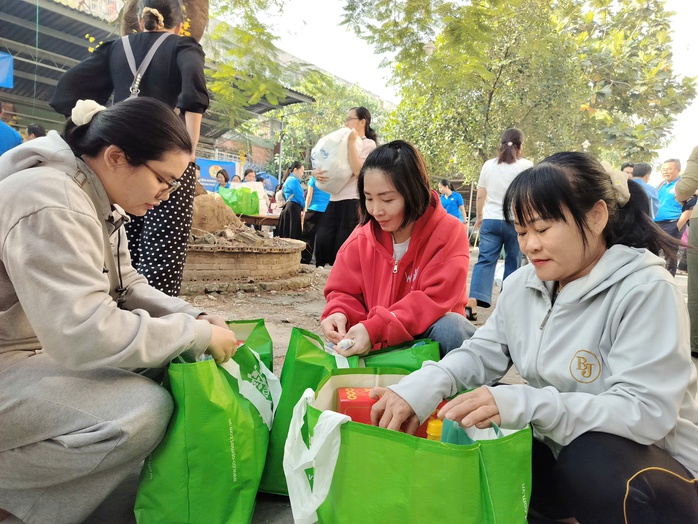 Ấm l&ograve;ng c&ocirc;ng nh&acirc;n - Ảnh 1.