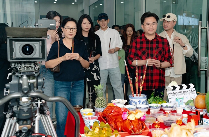 Phim "&Aacute;n mạng n&uacute;i cấm" đ&iacute;nh ch&iacute;nh t&ecirc;n kh&ocirc;ng li&ecirc;n quan n&uacute;i Cấm của An Giang - Ảnh 2.