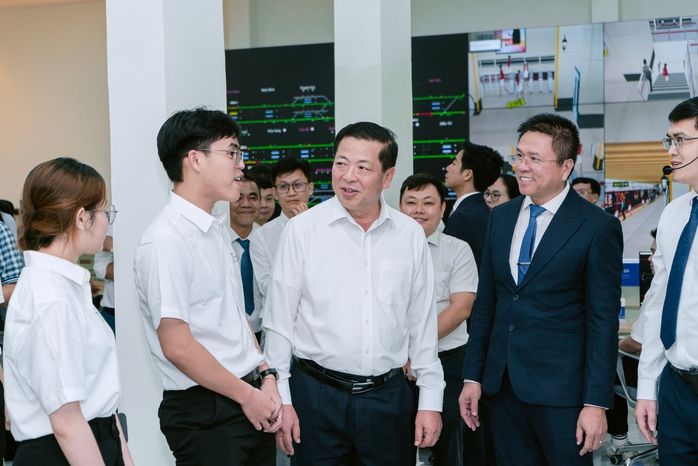 Lời giải cho nỗi lo “học xong có làm được việc” trong ngành đường sắt - Ảnh 1.