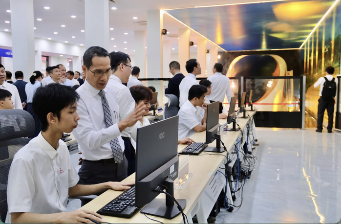 Lời giải cho nỗi lo “học xong có làm được việc” trong ngành đường sắt - Ảnh 2.