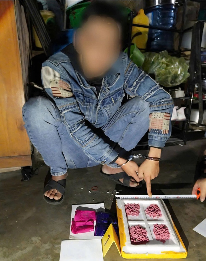 Bắt 2 đối tượng mua b&aacute;n ma t&uacute;y v&agrave; t&agrave;ng trữ vũ kh&iacute; qu&acirc;n dụng Tại Quảng Trị - Ảnh 1.