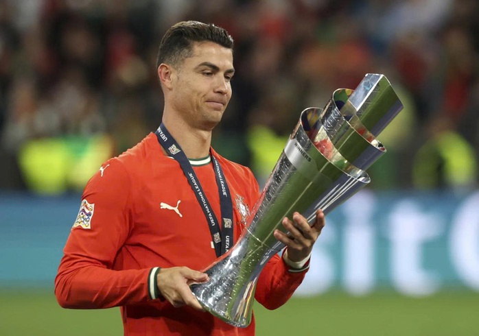 Ronaldo kh&ocirc;ng c&ograve;n &ldquo;bất khả x&acirc;m phạm&rdquo; ở tuyển Bồ Đ&agrave;o Nha - Ảnh 2.