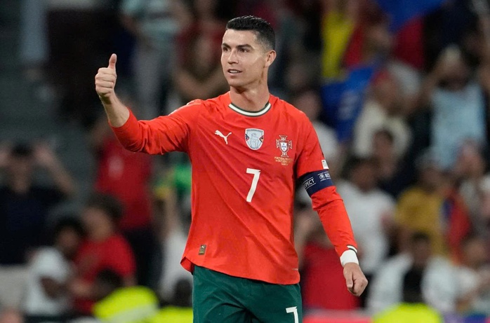 Ronaldo kh&ocirc;ng c&ograve;n &ldquo;bất khả x&acirc;m phạm&rdquo; ở tuyển Bồ Đ&agrave;o Nha - Ảnh 3.