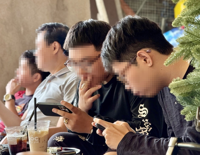 Không để hút thuốc lá tràn lan, bừa bãi - Ảnh 1. Không để hút thuốc lá tràn lan, bừa bãi - Ảnh 1.