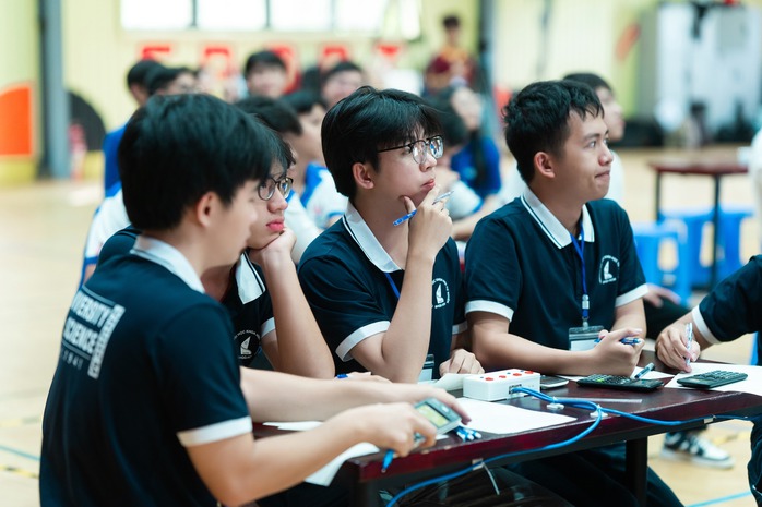 Chụp m&agrave;n h&igrave;nh, chia sẻ nội dung trong nh&oacute;m nội bộ c&oacute; thể bị kỷ luật - Ảnh 2.