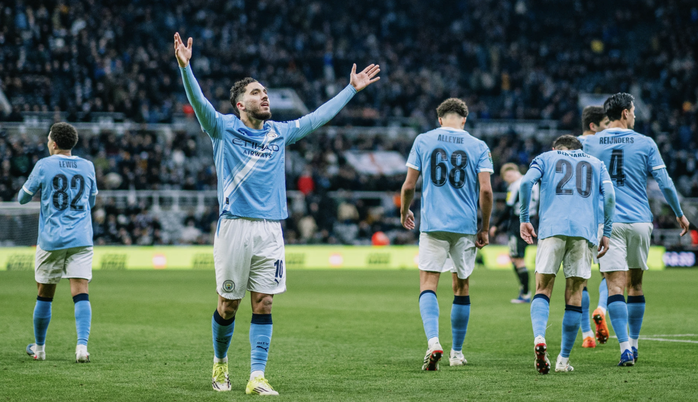 T&acirc;n binh Semenyo tỏa s&aacute;ng, Man City quật ng&atilde; Newcastle ở b&aacute;n kết League Cup - Ảnh 5.