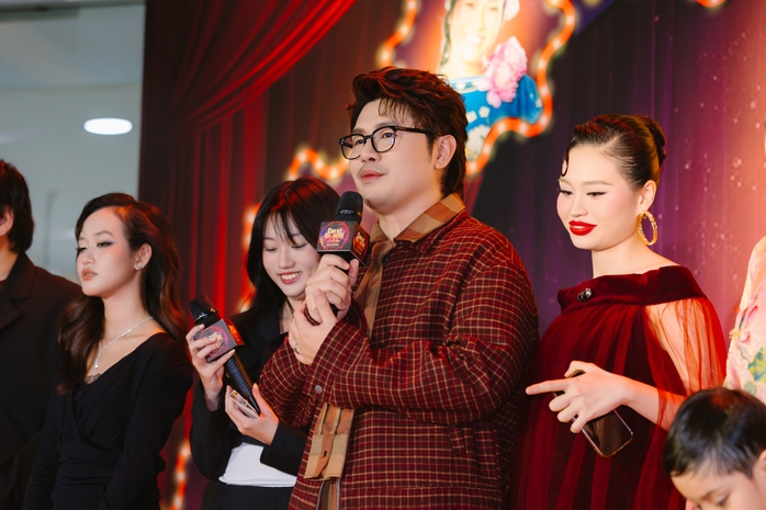 Ng&ocirc; Kiến Huy, HIEUTHUHAI&hellip; điển trai b&ecirc;n "ch&iacute; cốt" Kiều Minh Tuấn - Ảnh 14.