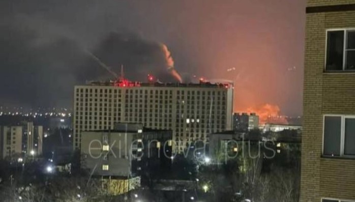 Nhà máy UAV Nga rực lửa, bóng tối bao trùm thủ đô Ukraine - Ảnh 1. Nhà máy UAV Nga rực lửa, bóng tối bao trùm thủ đô Ukraine - Ảnh 1.